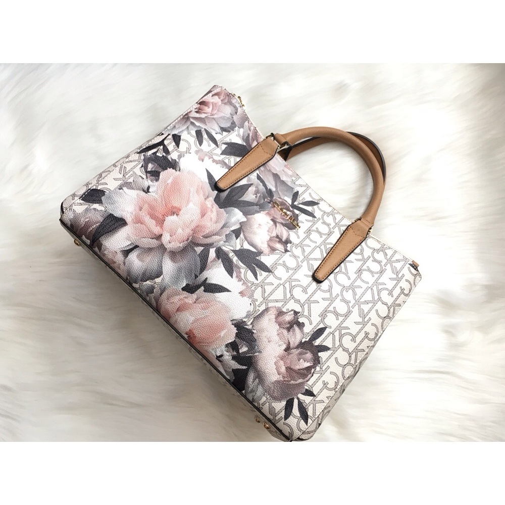 ββSOLDββCalvin Klein Unique Handbag - Picture 1 of 7